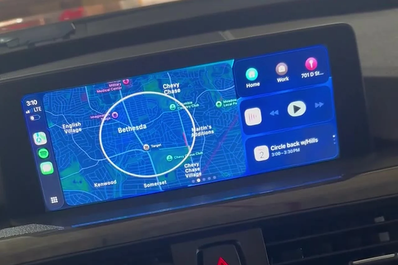 The same original BMW display in the 2015 BMW 328i GT, now showing Apple CarPlay